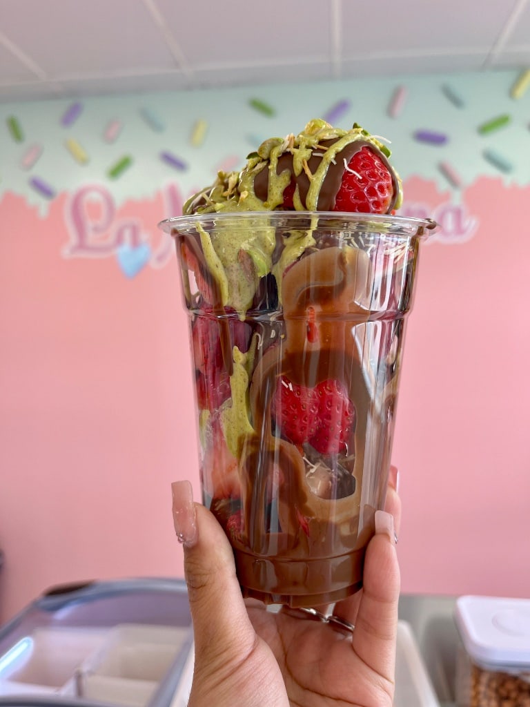 Dubai strawberry cup